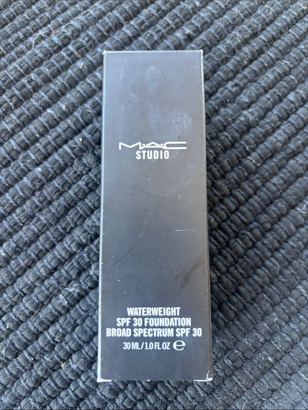 MAC Cosmetics Studio Waterweight SPF 30 Foundation - Black Packaging